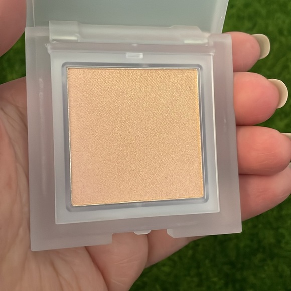 MILK holographic highlighting powder in MARS - Picture 2 of 4